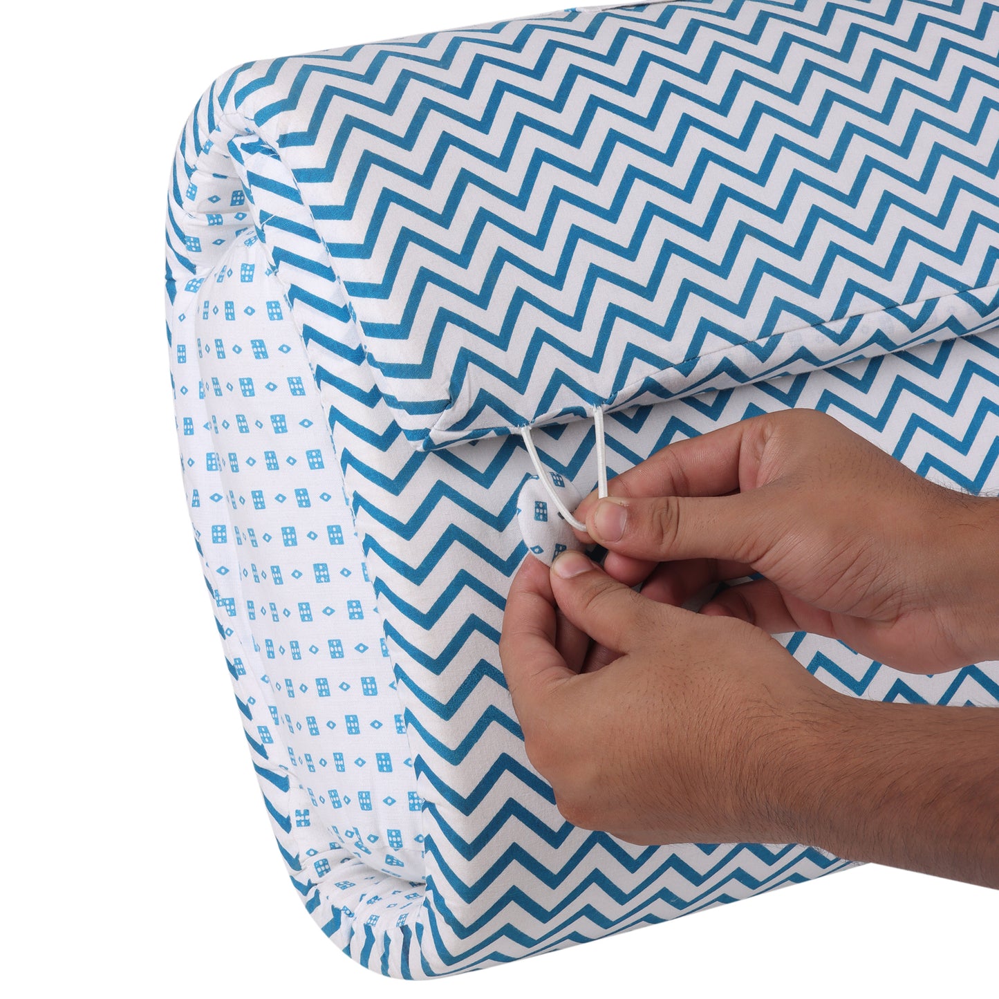 Baby portable bed or Baby Bed in a bag (Blue zig zag)